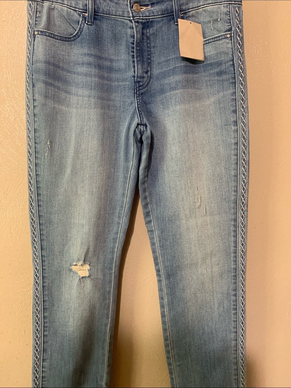Levi's size 12/31 Light Blue Cropped Jeans with Side Stitch Detail NWT - Picture 3 of 6